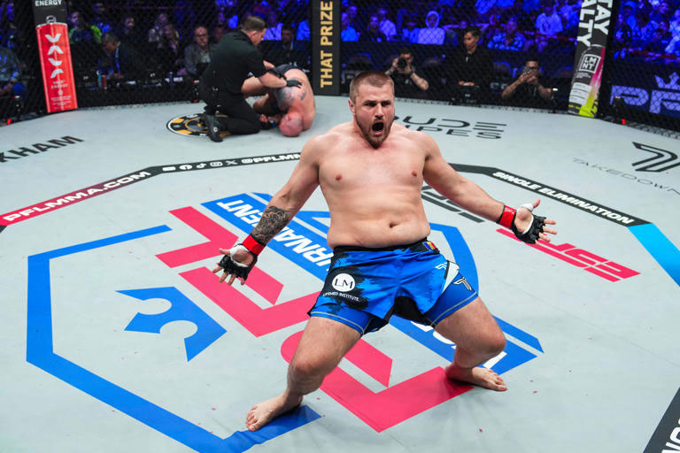 Александр Романов победил Тимоти Джонсона в PFL